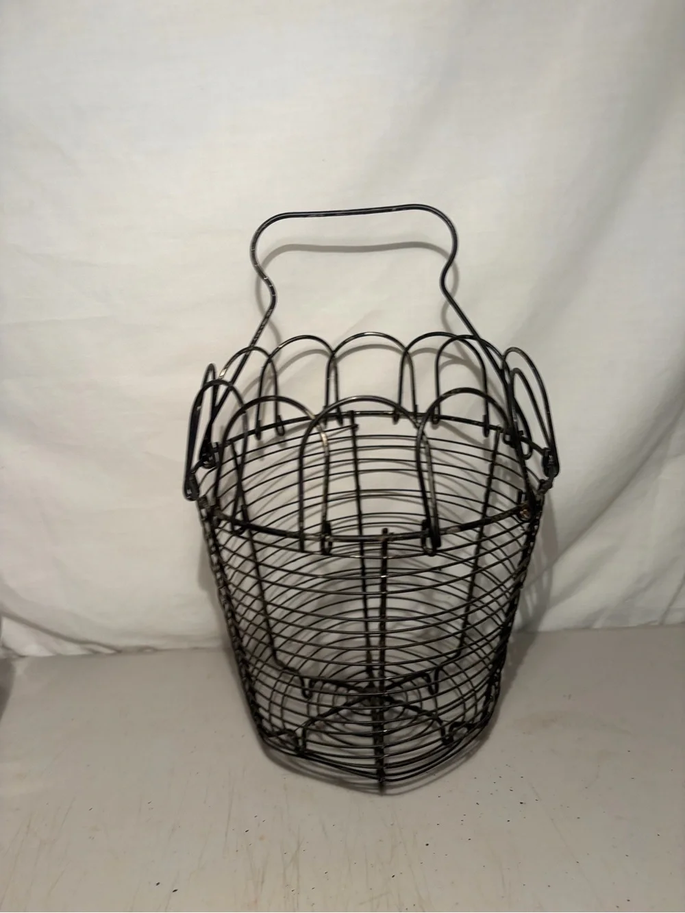 Wire Egg Basket with Handle - Black 9x8